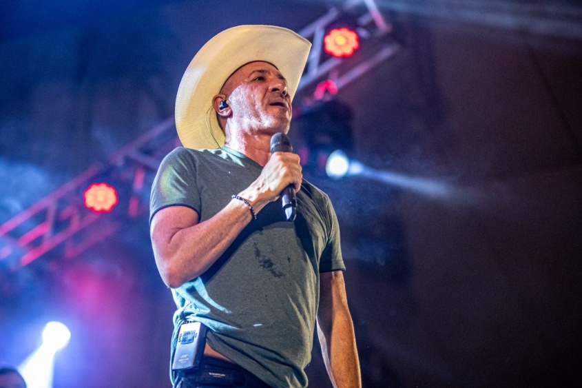 Geraldo Cardoso contou a sua história musicada e junina. Foto: Célio Júnior / Secom Maceió