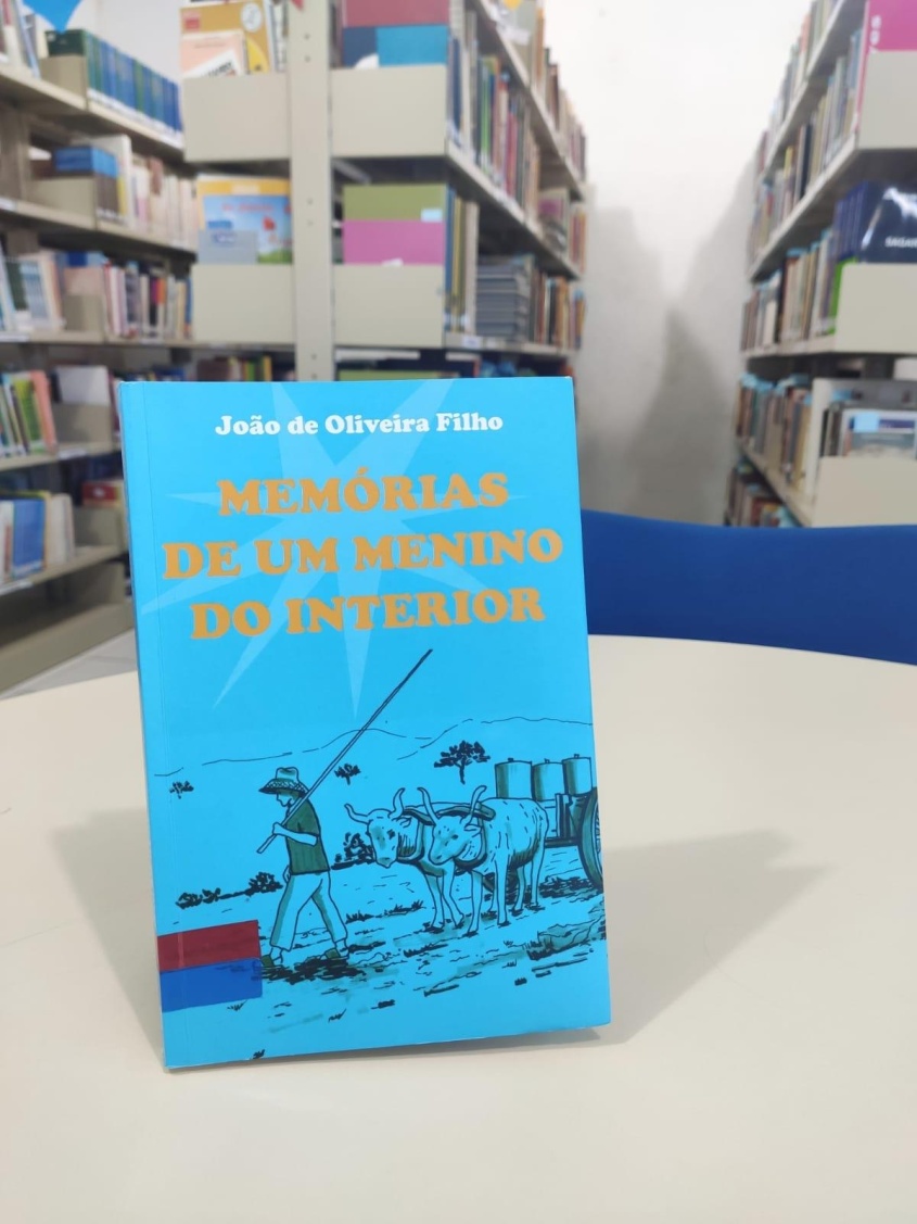 Livro ‘Memórias de um menino do interior’ lançado em 2021. Foto: Lílian Santos.