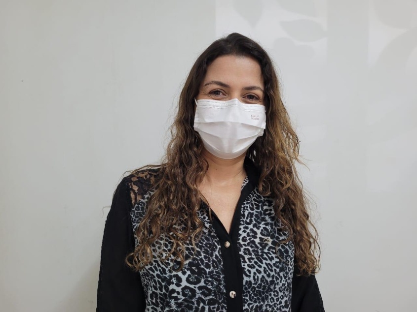 Gerente de Educação e Promoção em Saúde, Adriana Paffer, destaca que temas de saúde mental foram incluídos no Programa Saúde na Escola. Foto: Ascom SMS