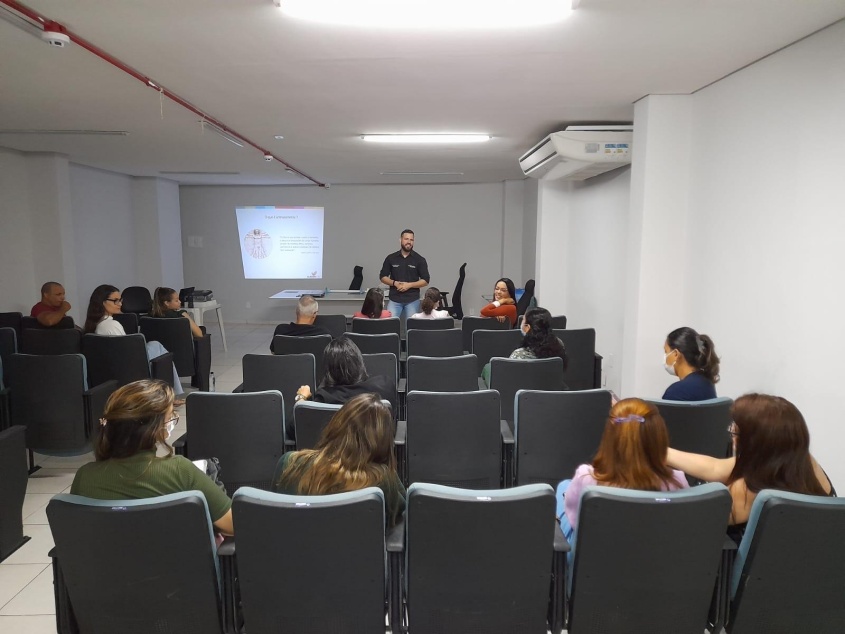 Capacitação com profissionais da saúde e estudantes. Foto: Ascom SMS