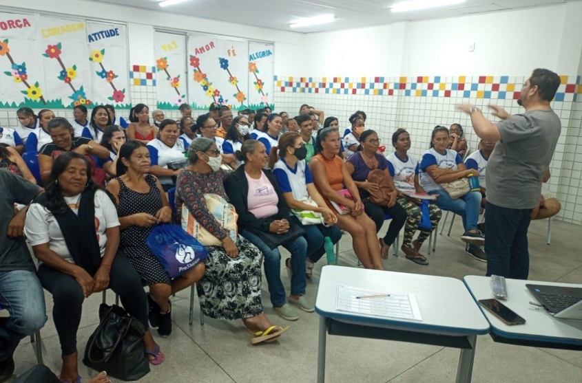 Alunos da EJAI participando de palestra. Foto: cortesia