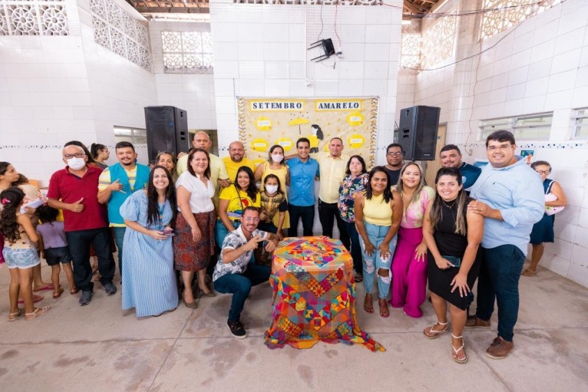 Galba Novas Netto comemorou junto aos servidores a assinatura da ordem de serviço. Foto: Edvan Ferreira / Secom Maceió
