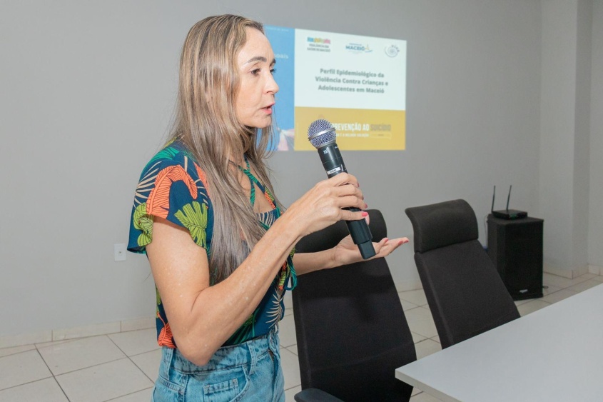Rozali Costa é técnica da Vigilância das Doenças e Agravos Transmissíveis e Não Transmissíveis da SMS. Foto: Victor Vercant/Ascom SMS