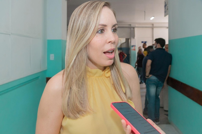 Diretora-geral do Pam Salgadinho destaca atendimento oftalmológico para estudantes. Foto: Victor Vercant/Ascom SMS
