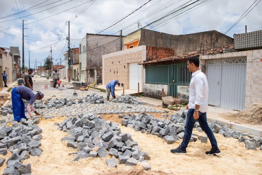 Prefeito JHC destacou que os moradores viverão, em breve, uma nova realidade na Travessa dos Artistas. Foto: Juliete Santos / Secom Maceió