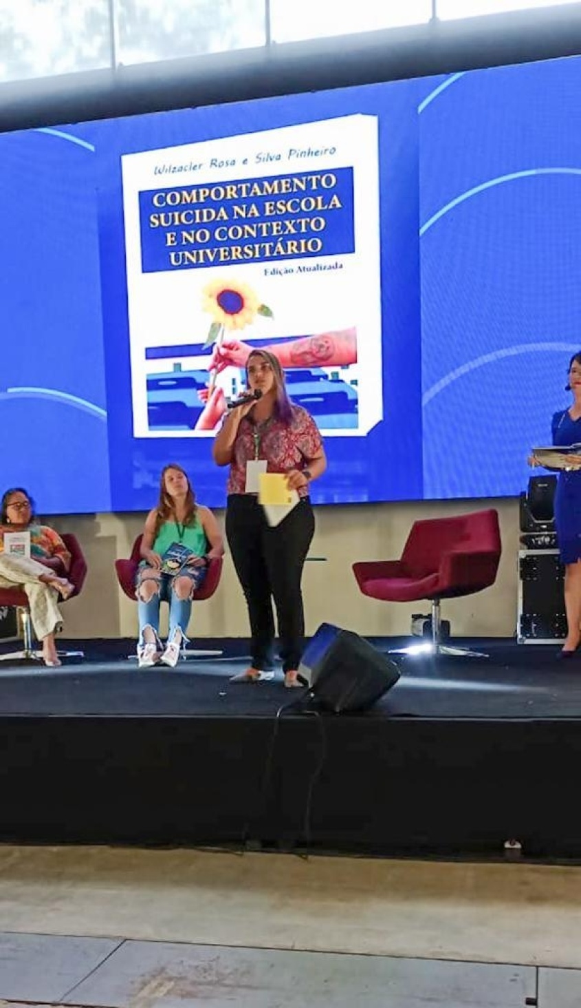 Wilzacler Rosa durante a sessão de lançamento de livros. Foto: Cortesia
