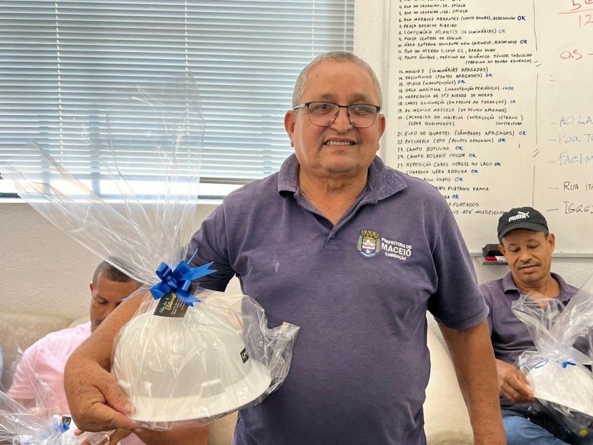 Há 25 anos trabalhando na Sima, Edmilson comemorou e agradeceu o reconhecimento. Foto: Ascom Sima