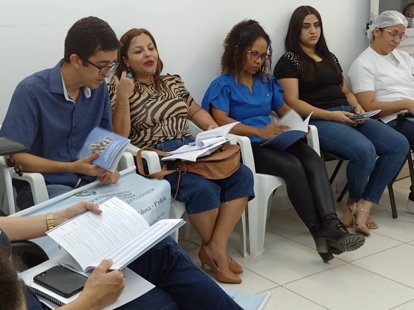 Participação ativa, para sanar dúvidas sobre avaliação multifuncional. Foto: Programa de Atenção Integral à Saúde da Pessoa Idosa
