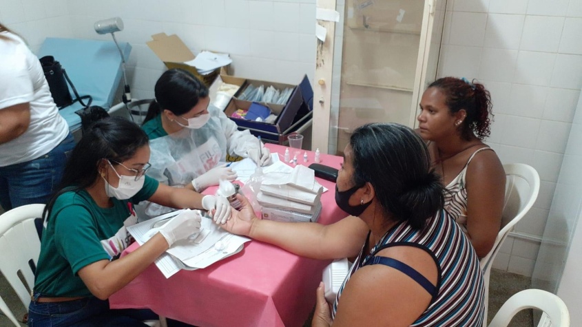 Testes rápidos foram realizados com usuárias presentes na ação. Foto: Ascom SMS