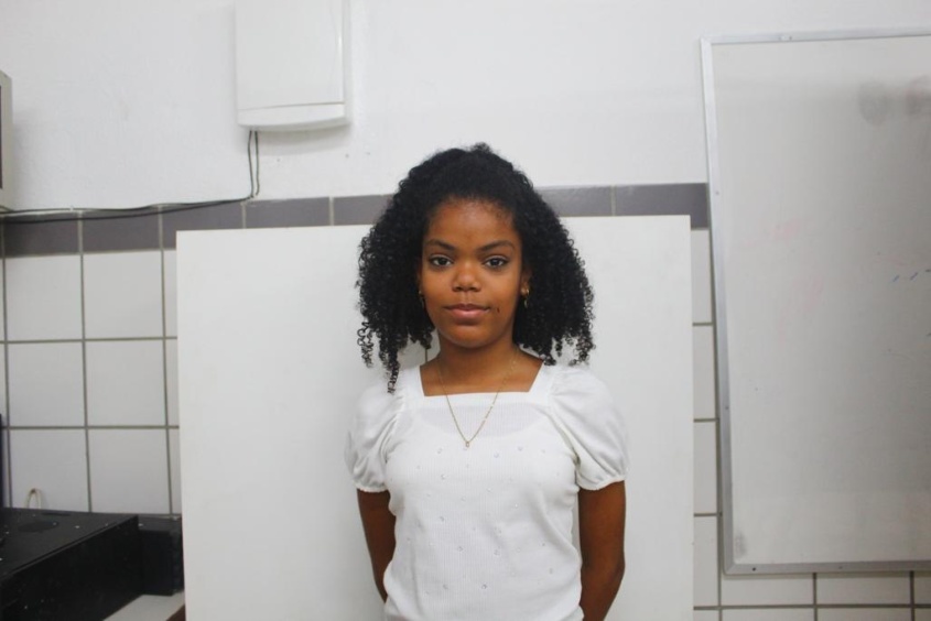Aluna da Escola Padre Pinho, Daniela Simplício, participou da roda de conversa. Foto: Clara Canuto (estagiária)/Ascom Semed
