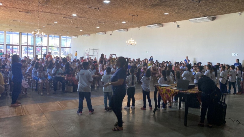 Ação teve intuito de dialogar com a comunidade sobre racismo, preconceito e os impactos negativos na saúde metal e física. Foto: Cortesia