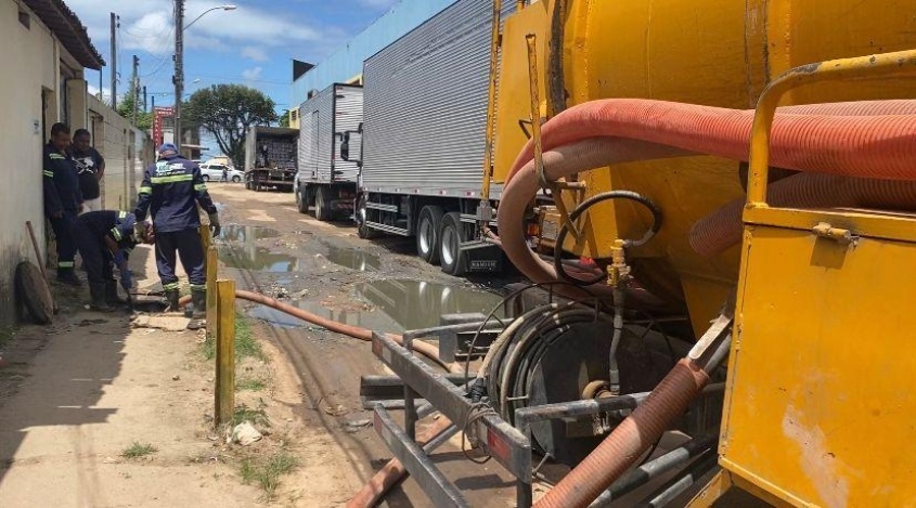 Limpeza e desobstrução da rede foi realizada pela Seminfra. Foto: Ascom Semurb
