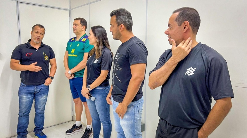 Thales Novaes, secretário de Esporte de Maceió e represetantes da CBV e Conselho Regional de Educação Física participaram da abertura do curso. Foto: Cortesia