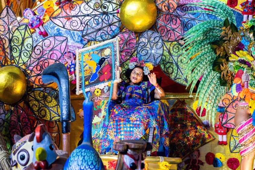 Aos 81 anos, a rendeira Dona Ivonete ajudou a Beija-Flor a mostrar Maceió para o mundo. Foto: Itawi Albuquerque