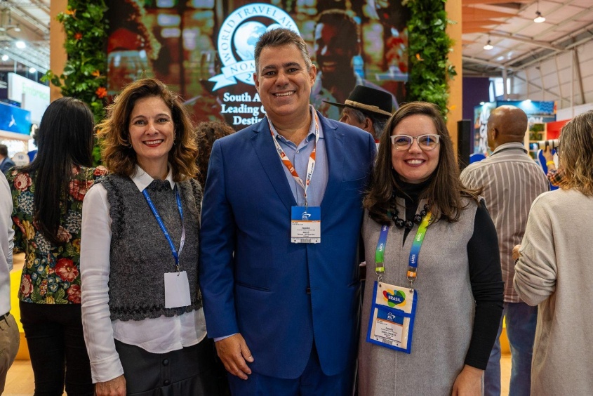 Mariana Romero, El Corte Inglés (Madrid), Eduardo Monteiro e Jaqueline Gil, da Embratur, durante a Bolsa de Turismo de Lisboa 2024.