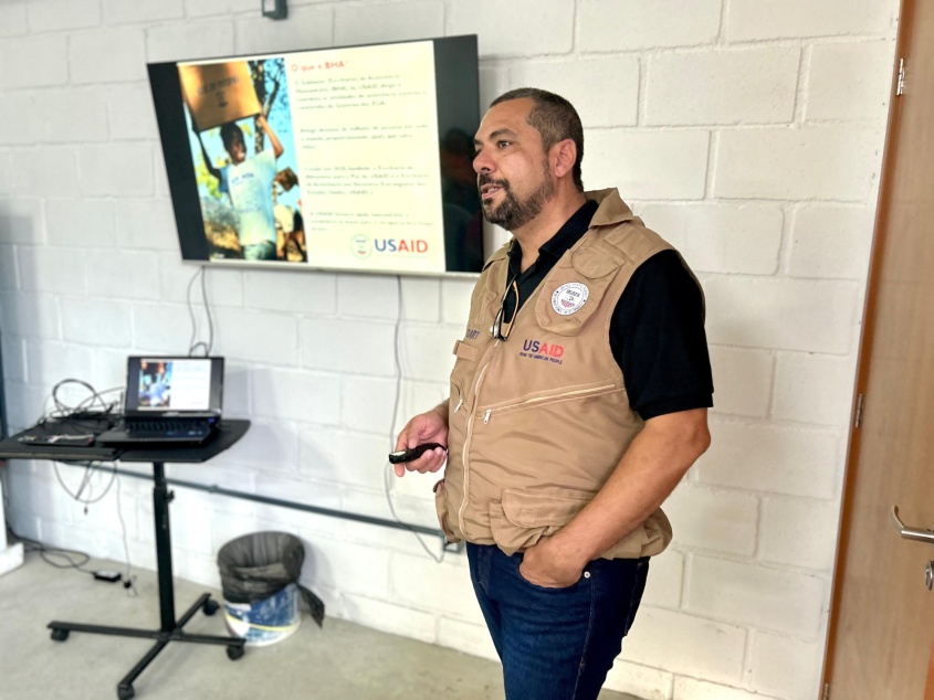 Chefe do gabinete de Assistência Humanitária apresenta possibilidades de capacitações para os agentes do órgão. Foto: Ascom Defesa Civil Maceió