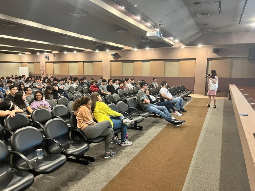 Ação educativa complementa trabalho de fiscalização da Visa no combate à utilização do produto em Maceió. Foto: Cortesia