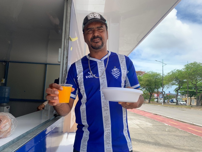 Welligton da Silva diz que chegada do Restaurante Popular no Vergel era um sonho. Foto: Ascom Semdes