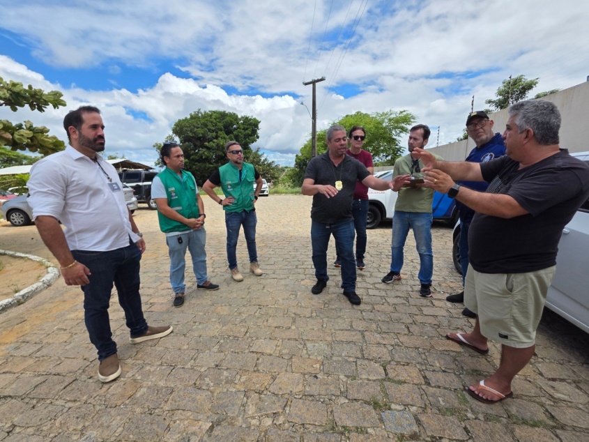 Técnicos realizaram inspeção, autuaram condomínio e encaminharam o síndico à Central de Flagrantes. Foto: Beto Macário
