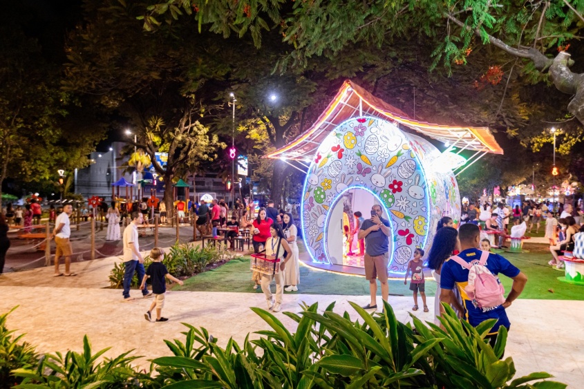 Diariamente, a Vila da Páscoa do Parque do Centenário atrai famílias inteiras que desfrutam de horas de lazer e encantamento. Foto: Itawi Albuquerque