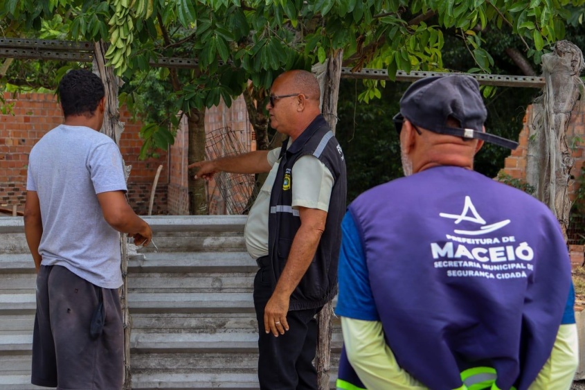 Operação foi coordenada pela Diretoria de Licenciamento e Fiscalização de Posturas. Foto: Leandro Jeronimo (estagiário)/ Ascom Semsc