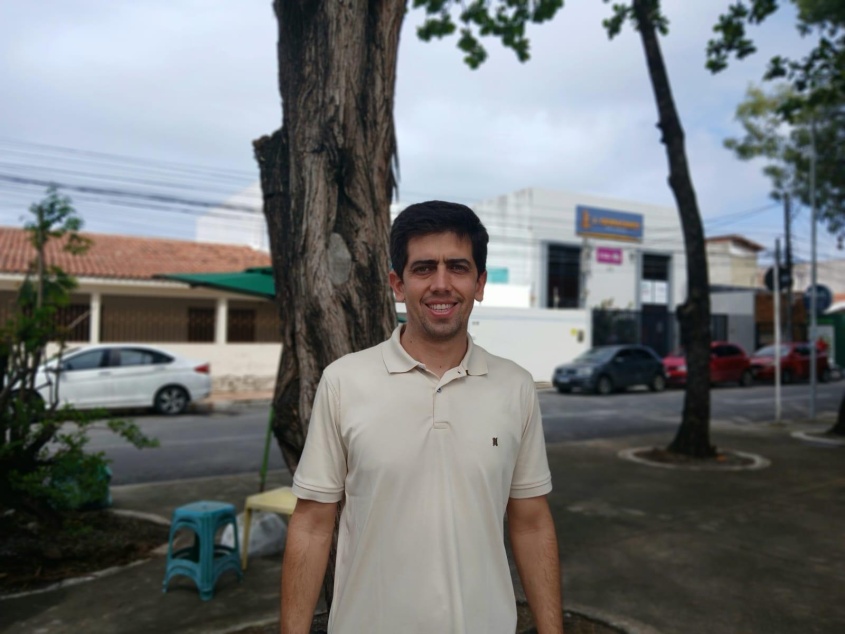 O empresário Gilberto Medeiros tem uma empresa de jardinagem em frente à praça e doou mudas de árvores para o evento. Foto: Tháchyna Lorena/Ascom Alurb
