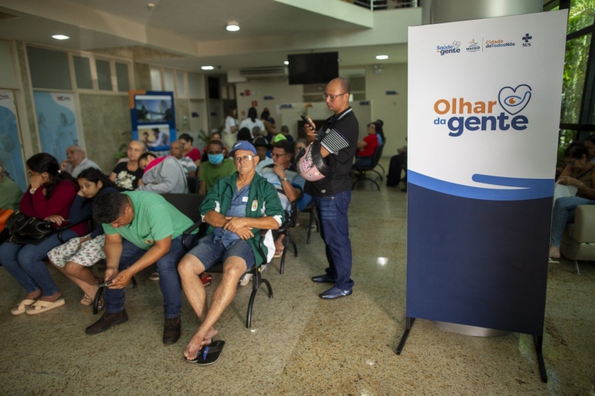 Com investimento de R$ 9,8 milhões, o Programa Olhar da Gente devolve a visão às pessoas acometidas pela catarata.  Foto: Jonathan Lins