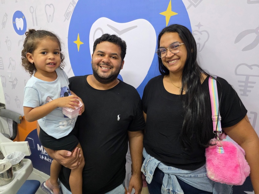 Júlio César e Jennifer Ingrid levaram a filha Maria Isis ao Pam Salgadinho. Foto: Beto Macário / Secom Maceió