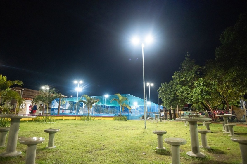 Praça no bairro do Canaã com iluminação em LED. Foto: Victor Vercant/Secom Maceió