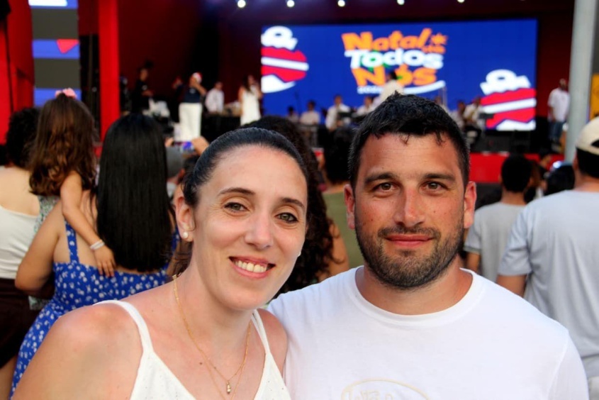 Daniela e Alejandro são argentinos e escolheram Maceió como destino de lua de mel, aproveitando também a época natalina. Foto: Neno Canuto/ Secom Maceió