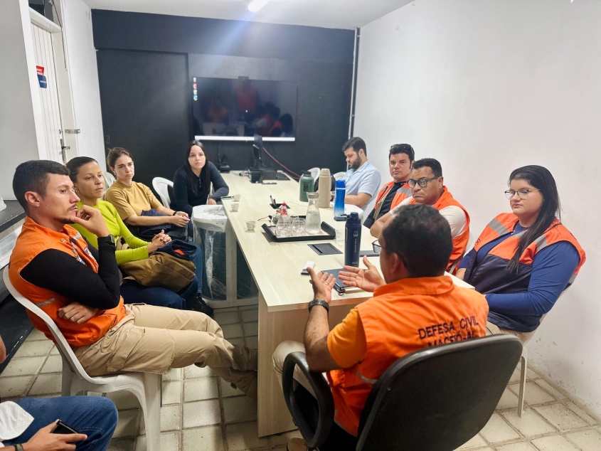 Em reunião, equipe alinhou detalhes sobre a atuação em campo e deu início às ações da parceria de cooperação técnica. Foto: Ascom Defesa Civil Municipal