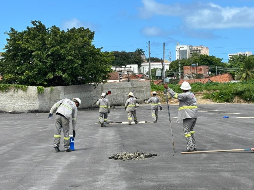 A rede de cabeamentos aéreos será instalada de acordo com o que prevê o projeto luminotécnico.