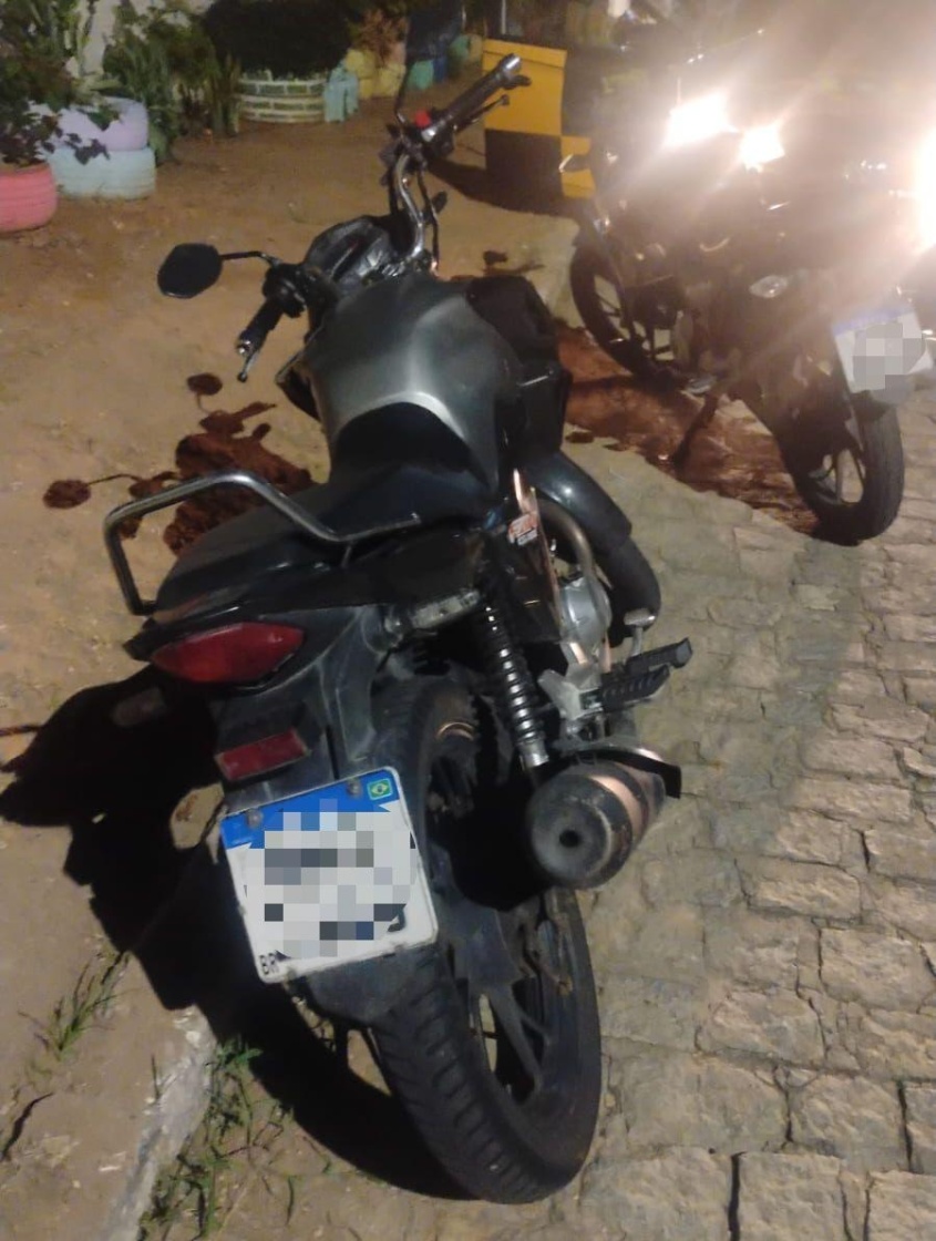 Veículo foi localizado estacionado no Jacintinho; A polícia foi acionada. Foto: DMTT
