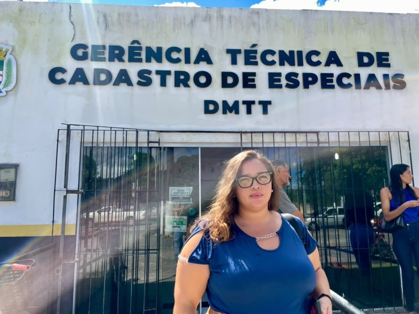 Eduarda dos Santos é mãe e foi à Getec para buscar o cartão Vamu Especial do filho. Foto: Ascom DMTT