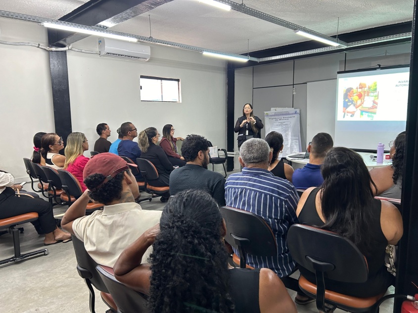 Ação prepara comerciantes que vão trabalhar na Praça da Faculdade. Foto: Ascom Semsc
