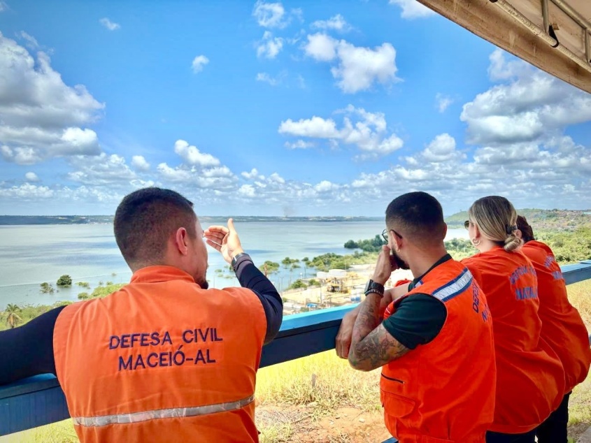 Defesas Civis de outros estados buscam conhecer o monitoramento realizado nos bairros afetados pelo afundamento do solo. Foto: Defesa Civil Maceió