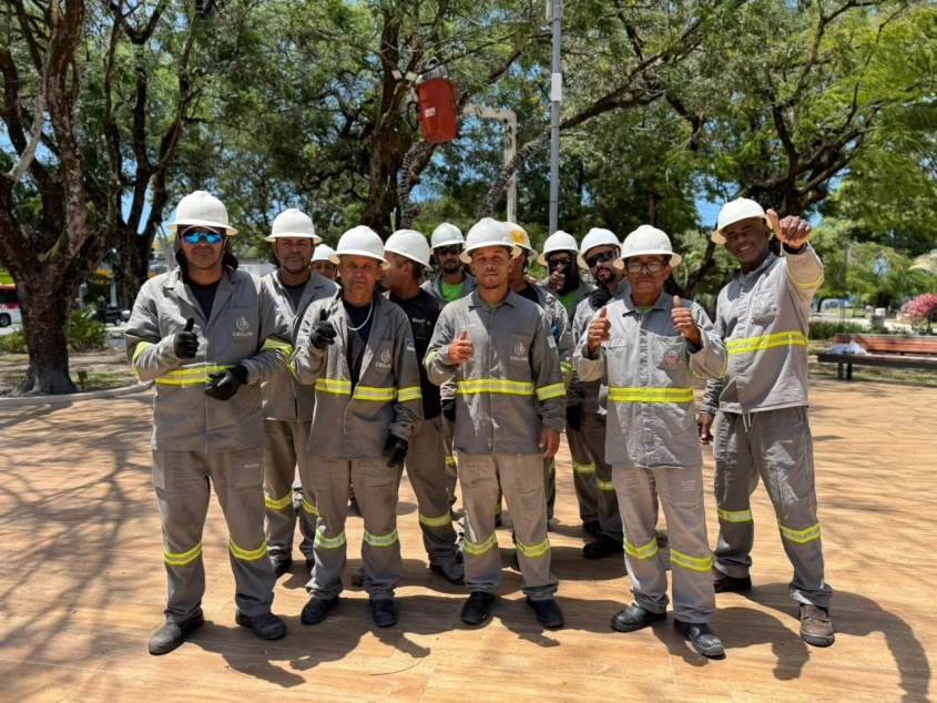 Equipe de eletricistas presta serviço ao município de Maceió. Foto: Bia Rodrigues/ Ascom Ilumina