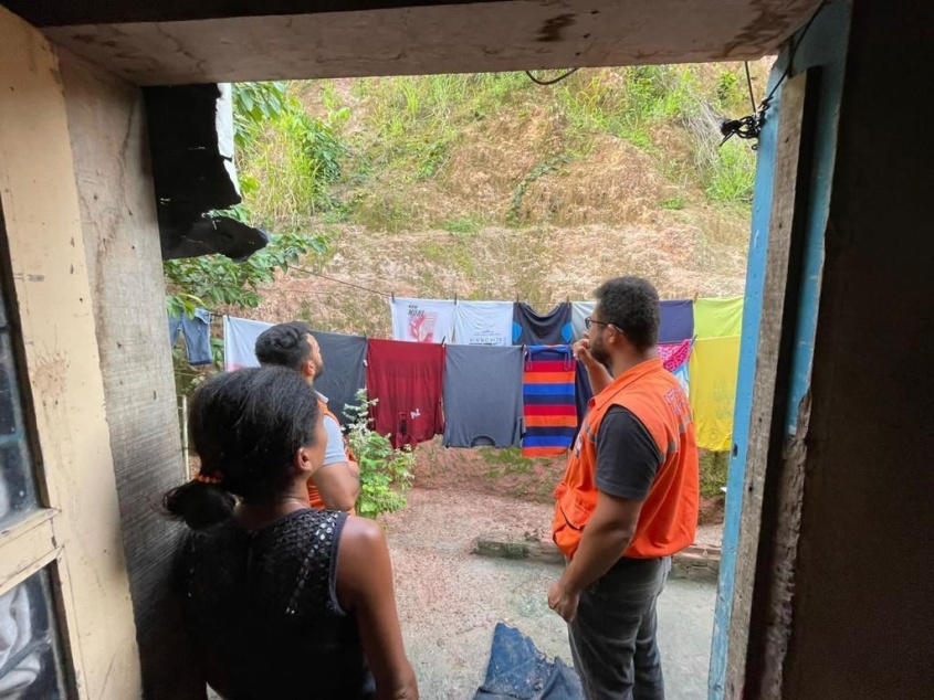 Moradores das áreas de risco são orientados a deixar suas casas e se dirigir a um local seguro . Foto: Ascom Defesa Civil