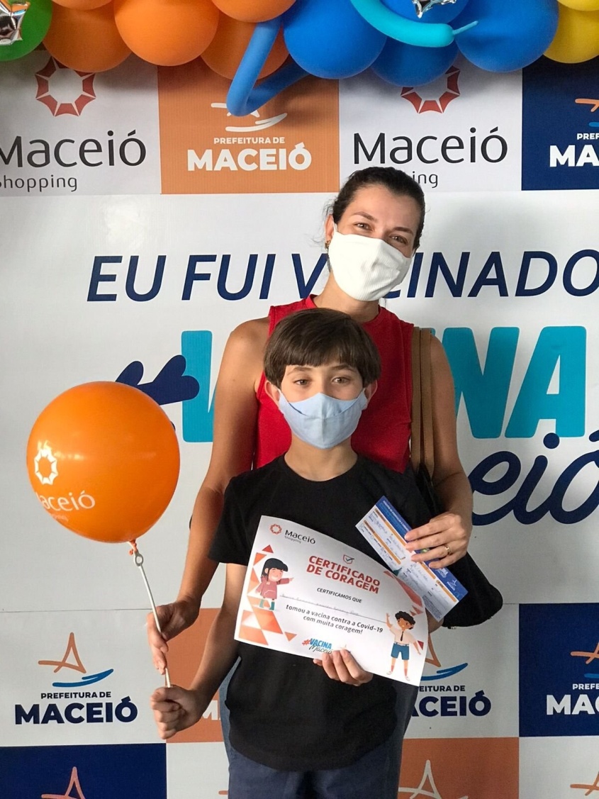 Monique Ramalho foi uma das mães que levou seu filho para realizar a vacinação. Foto: Ascom SMS