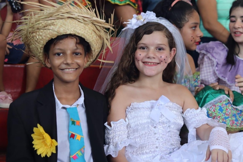 Samara Moreira e Wanderson Michael representam os personagens de noiva e noivo. Foto: Arthur Vieira (estagiário)/Ascom Semed
