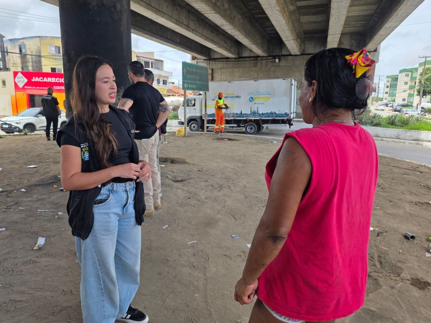 Trabalho humanizado faz acolhimento e encaminhá famílias para programas sociais. Foto: Beto Macário/Secom Maceió