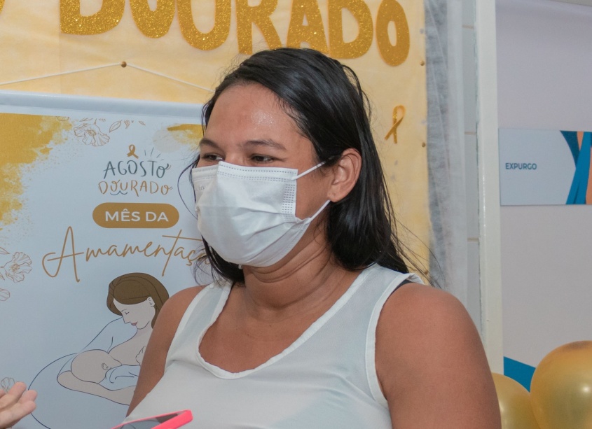 Ariana Silva é a favor da amamentação. Foto: Victor Vercant