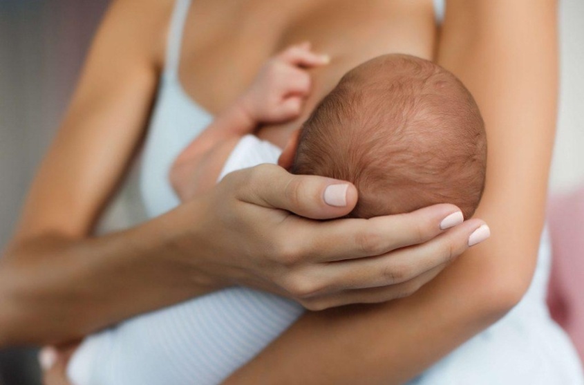 Pesquisam mostram que mães-solo, responsáveis pela criação dos filhos, são mais afetadas por transtornos mentais. Foto: Reprodução da internet.