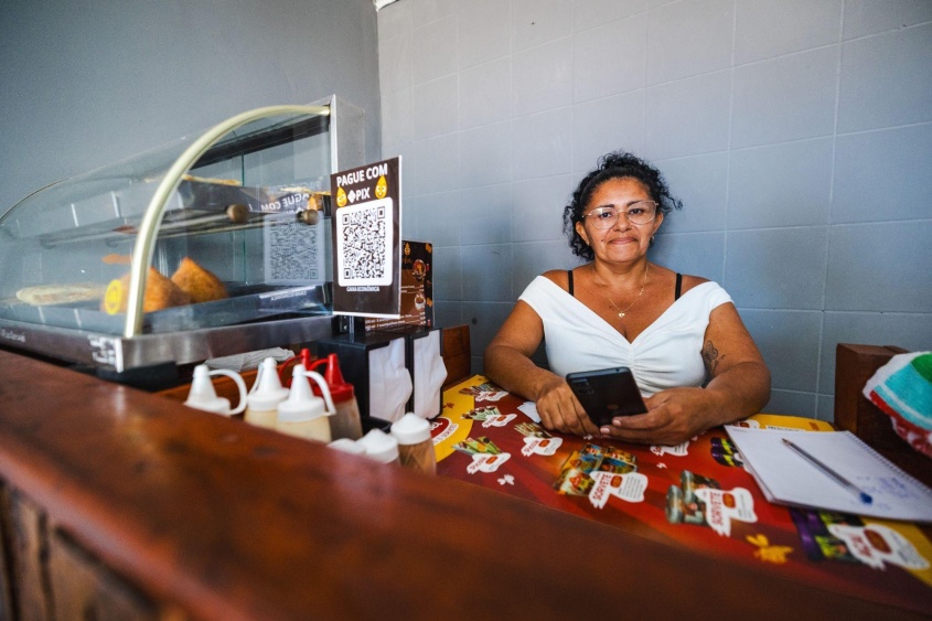 Leidinaura Nascimento está ansiosa para desfrutar a praça. Foto: Jonathan Lins/Secom Maceió