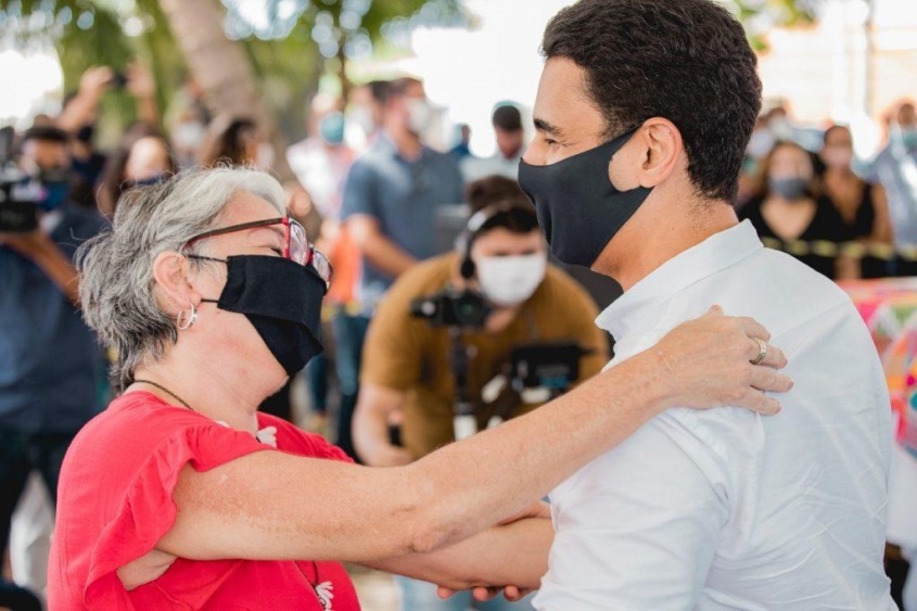 Dona Maria Cristina e prefeito JHC na assinatura da ordem de serviço do Parque da Mulher. Foto: Edvan Ferreira