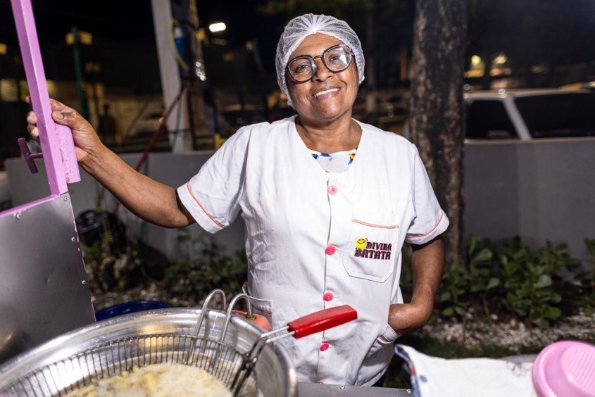 Nena Ferreira celebra com gratidão a revitalização das praças. Foto: Alisson Frazão/Secom Maceió