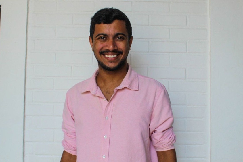 Assistente social e especialista em saúde da família, Ewerton Rodrigues, orientou professores sobre o combate ao bullying. Foto: Lílian Santos (estagiária)/Ascom Semed