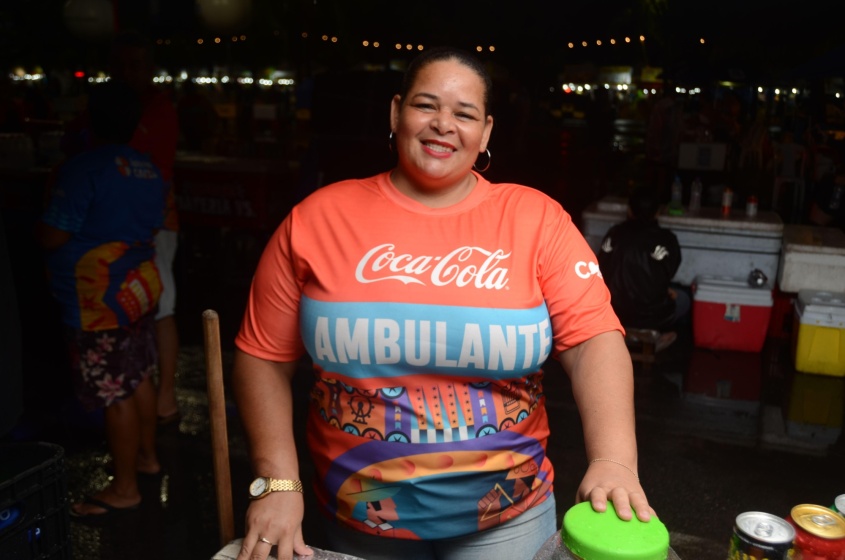 Adriana da Silva trabalha pela primeira vez no São João Massayó. Foto: Beto Macário/ Secom Maceió