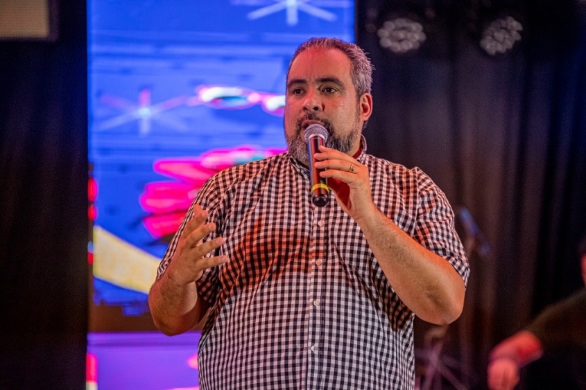 Secretário de comunicação de Maceió, Lininho Novais, destacou valorização dos artistas locais. Foto: Itawi Albuquerque/Secom Maceió