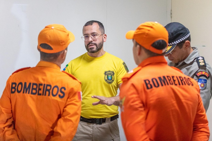 Superintendente da SMTT, André Costa, divulga reforço na frota de ônibus e guarnições motorizadas para segurança viária. Foto: Celio Júnior / Secom Maceió